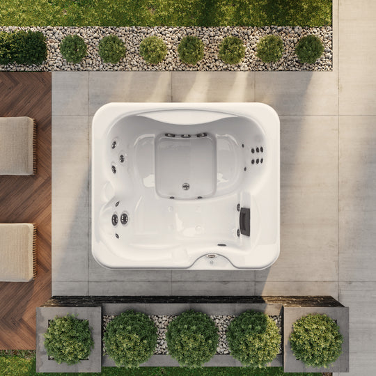 Jacuzzi® Lodge™S Hot Tub