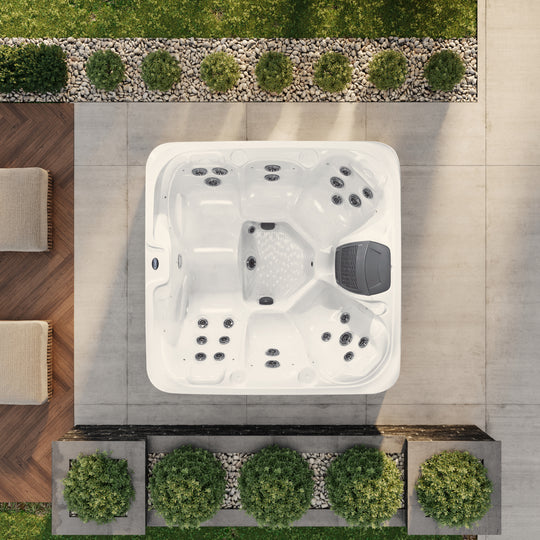 Vacation Lounge Hot Tub