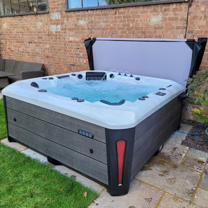 Outdoor Tokyo - 6 Person Hot Tub with 1 Lounger