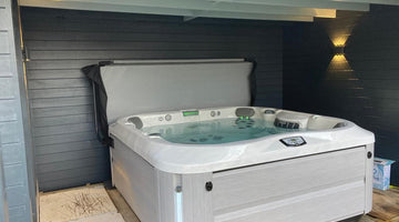 Joanne Hope | Hot Tub Review - Jacuzzi J335