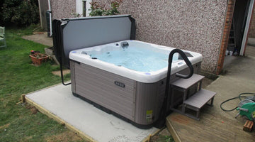 Amy Robinson  | Hot Tub Review - Outdoor Mist