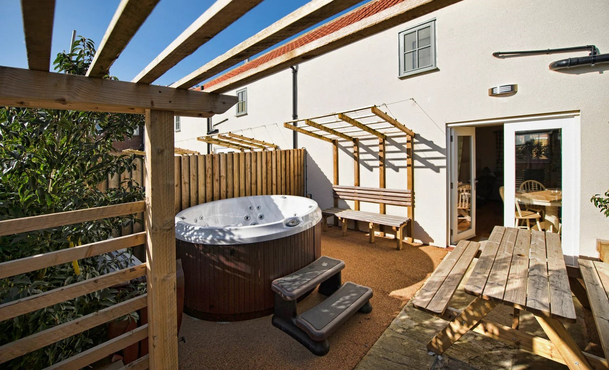 The Best Hot Tubs Under £5,000 Affordable Hot Tub Guide Outdoor Living