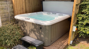 Nigel Braginton | Jacuzzi J225