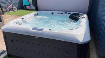 Simon Jones | Hot Tub Review - Outdoor Santorini