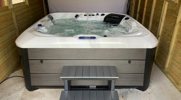 Laure Beardshaw | Hot Tub Review - Outdoor Santorini