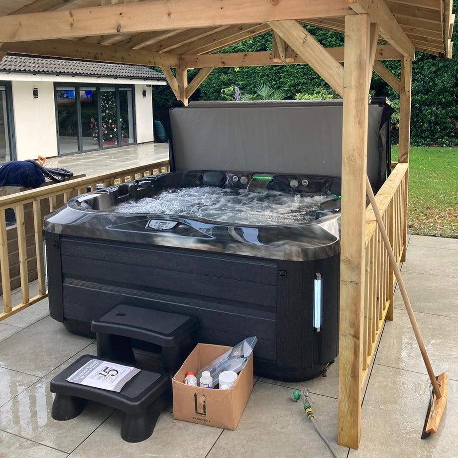 Jacuzzi® J335IP™