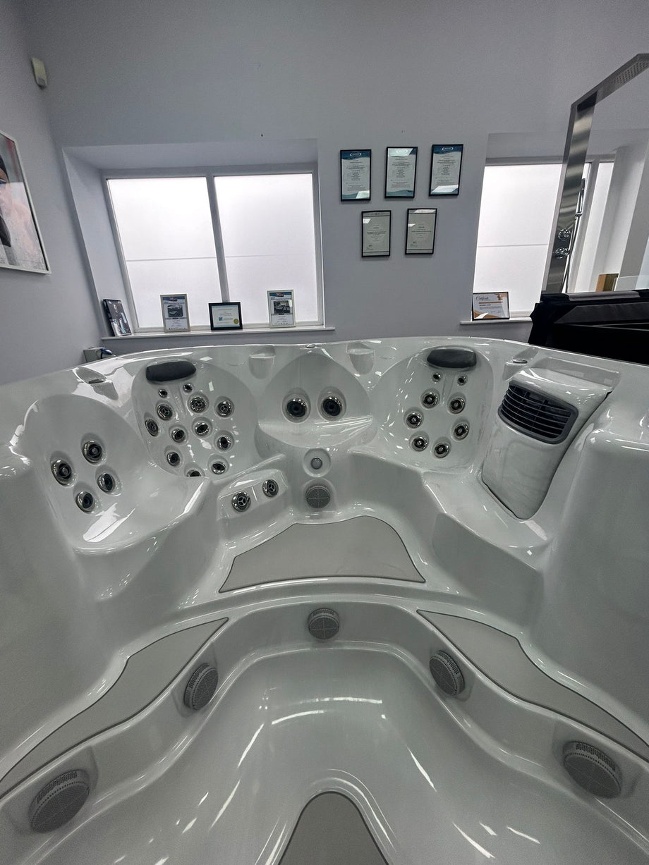 Jacuzzi® PowerPro™ J-16™