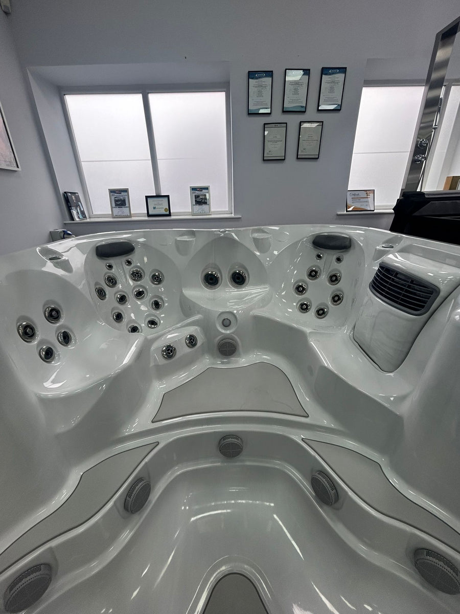 Jacuzzi® PowerPro™ J-16™