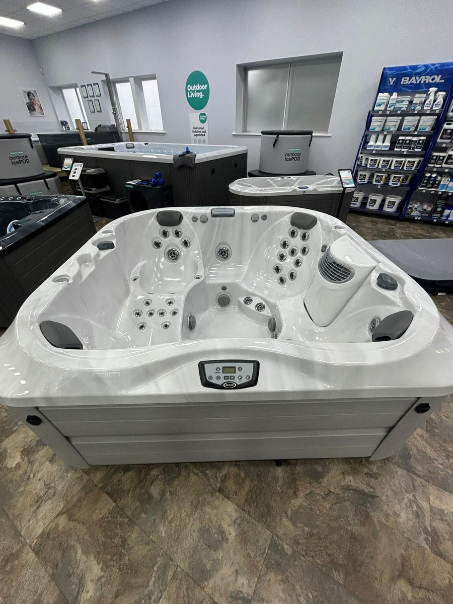 Jacuzzi® J335