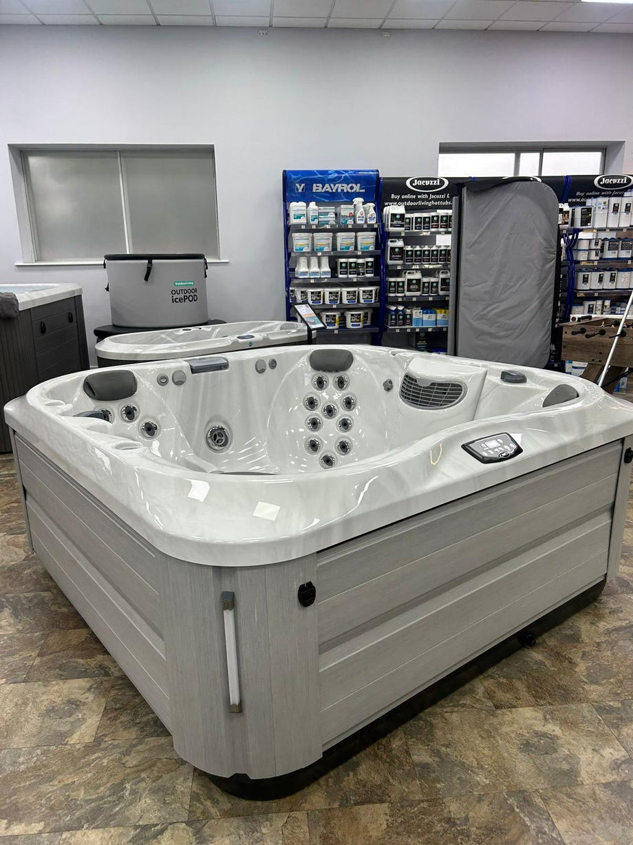 Jacuzzi® J335