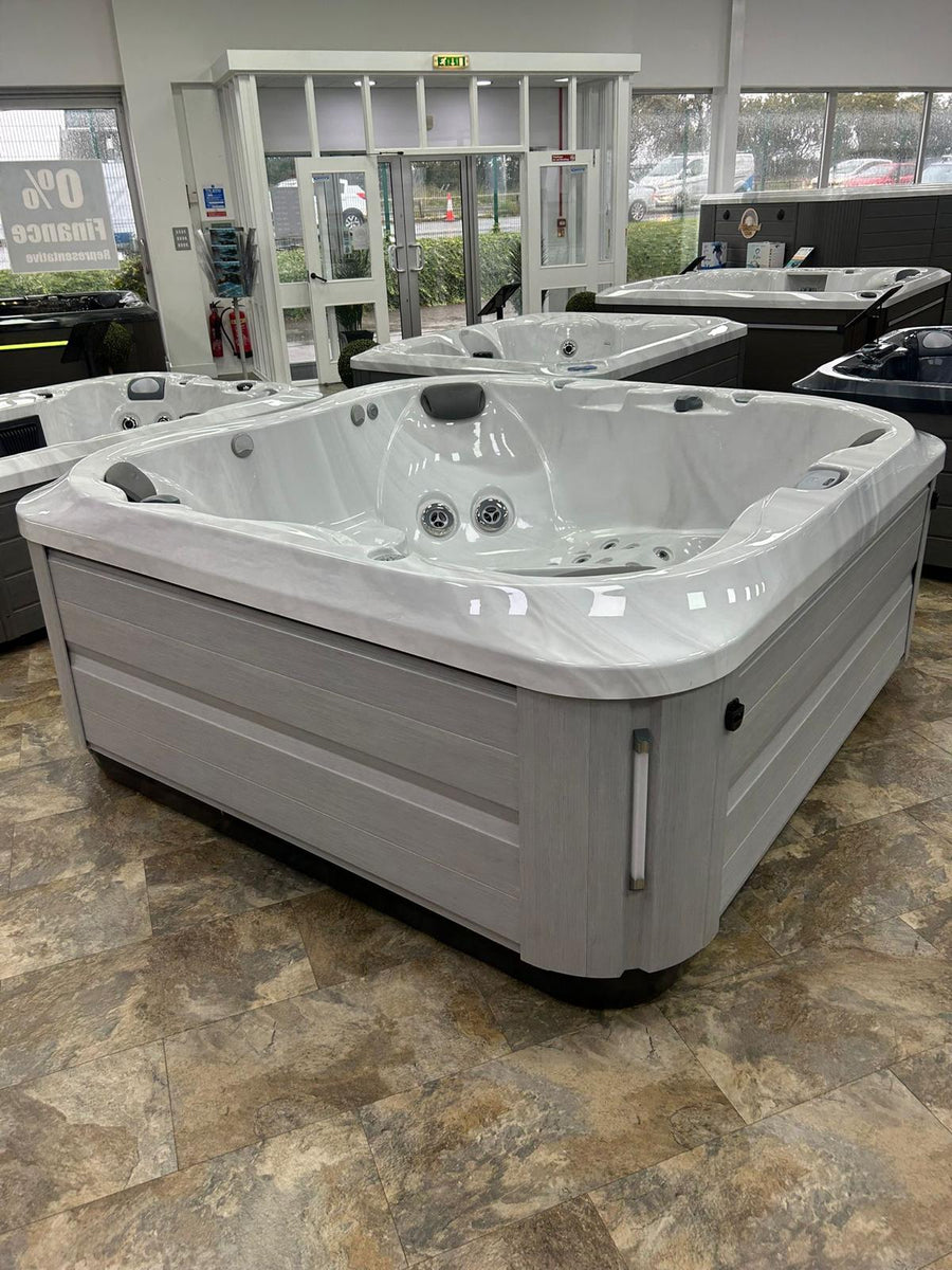 Jacuzzi® J335
