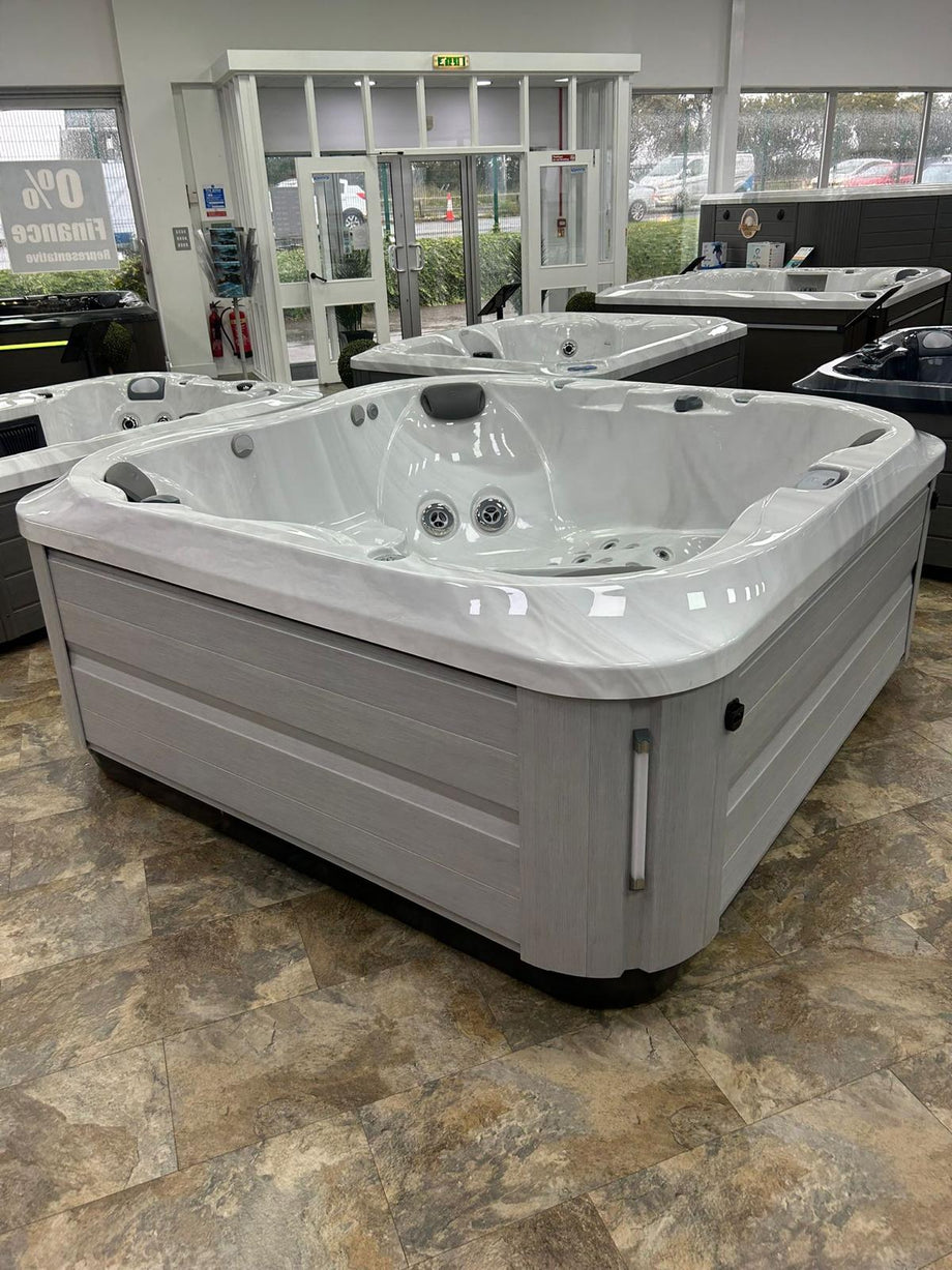 Jacuzzi® J335