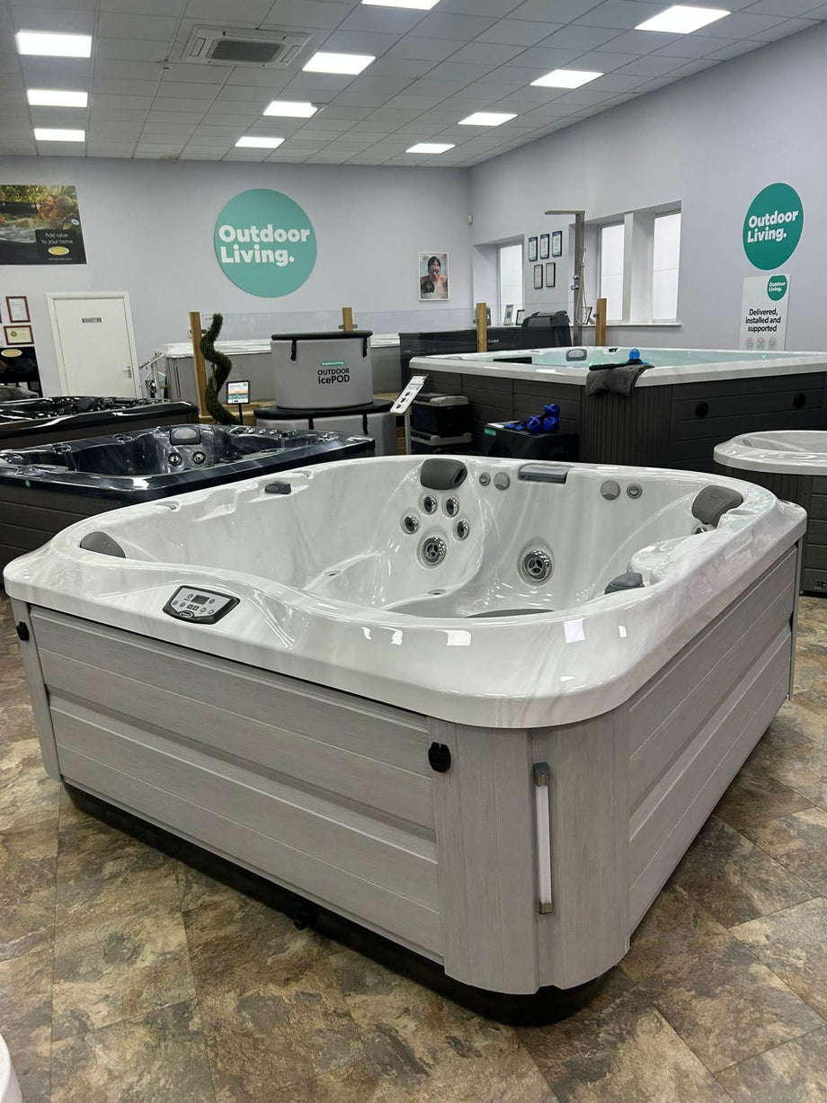 Jacuzzi® J335