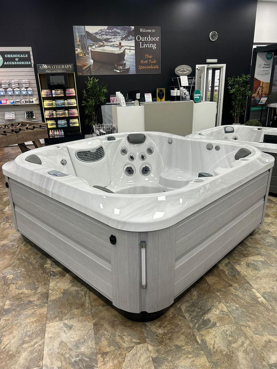 Jacuzzi® J335