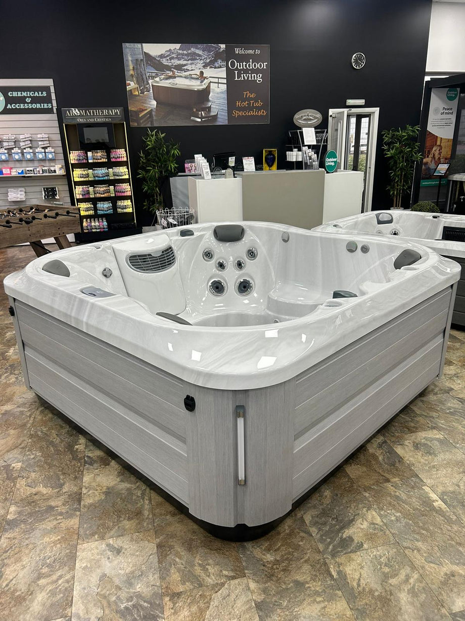 Jacuzzi® J335