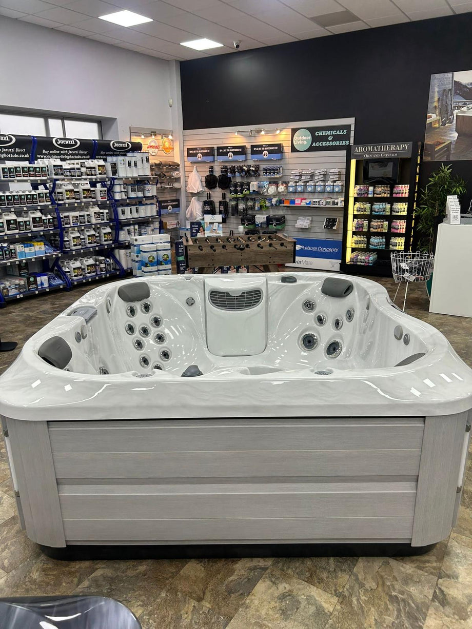 Jacuzzi® J335