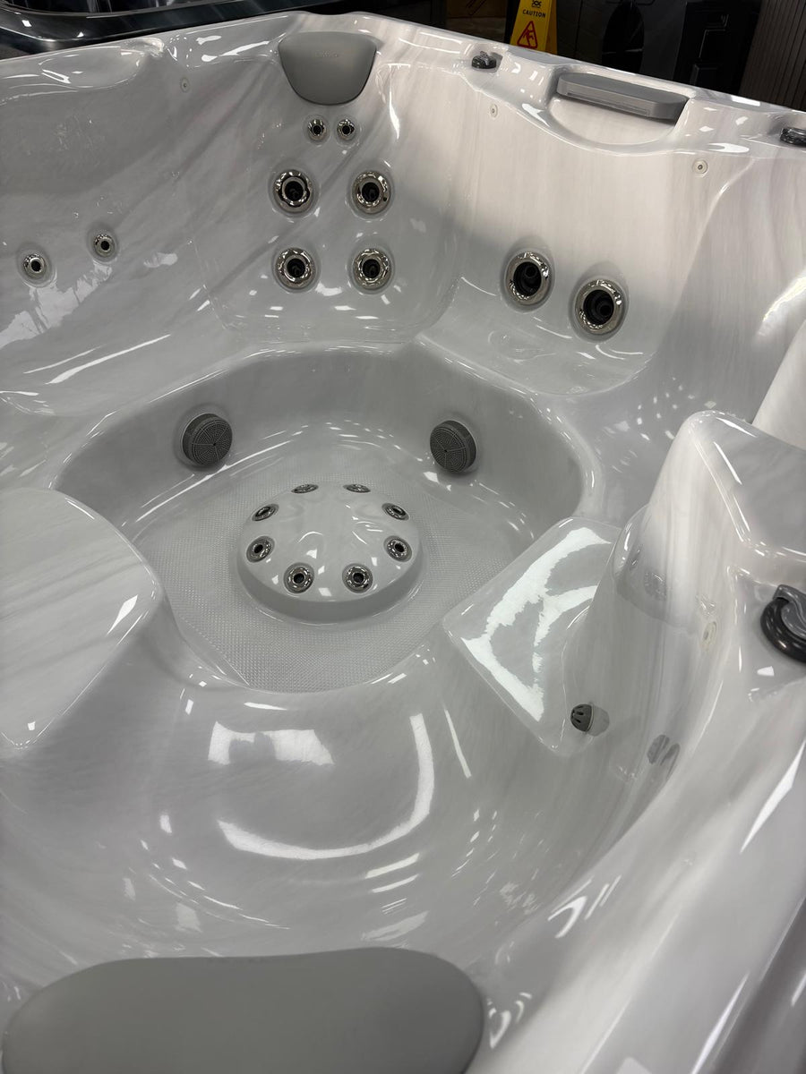 Sundance Edison Hot Tub