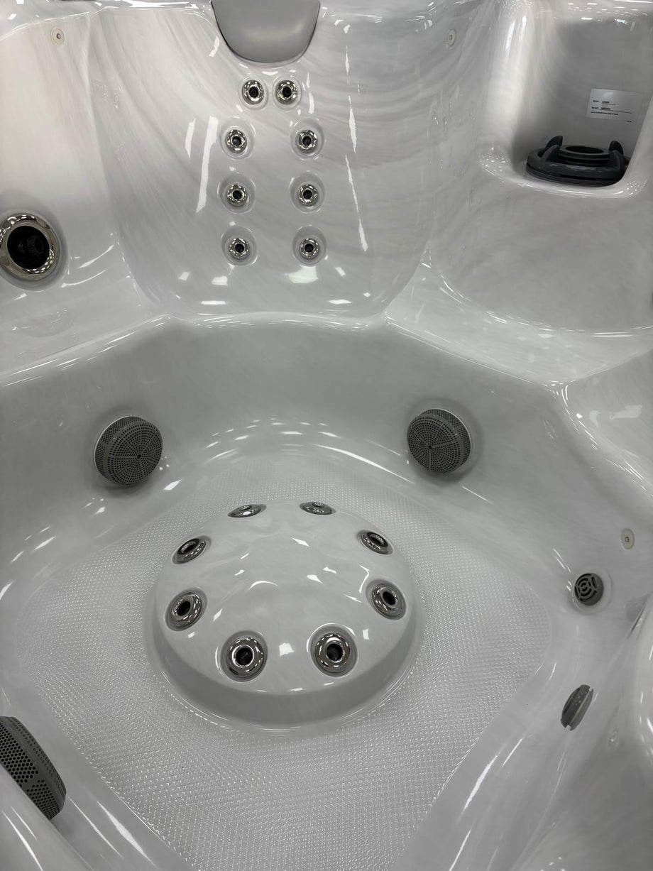 Sundance Edison Hot Tub