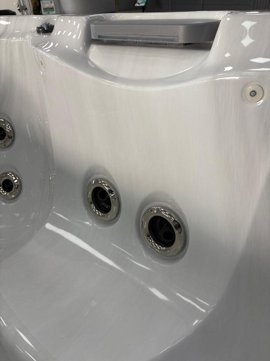 Sundance Edison Hot Tub