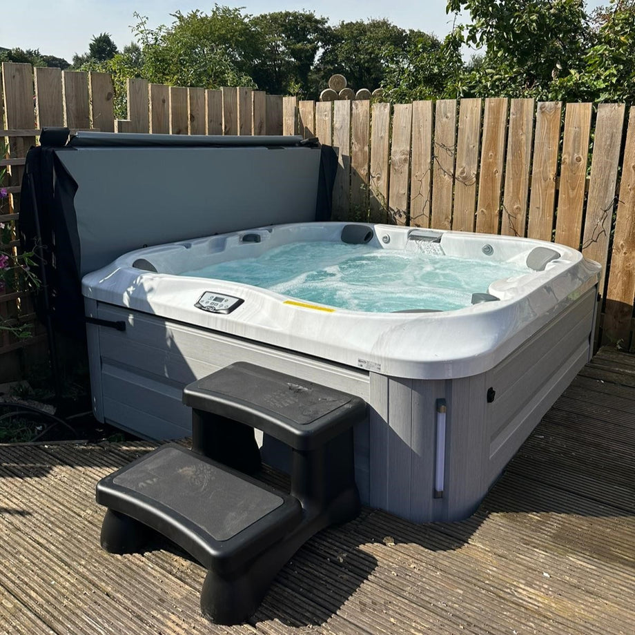 Jacuzzi® J335IP™