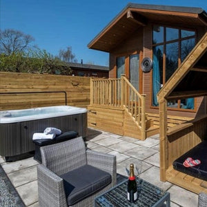 Jacuzzi® Lodge™ M - 4-5 Person Hot Tub