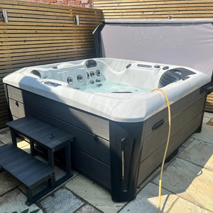 Outdoor Santorini - 5 Person Hot Tub with 1 Lounger