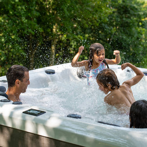 Outdoor Tokyo - 6 Person Hot Tub with 1 Lounger