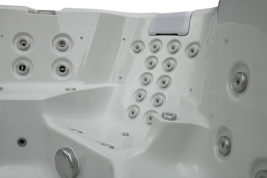 Edge Kensington Hot Tub — hydrotherapy jets and seating detail