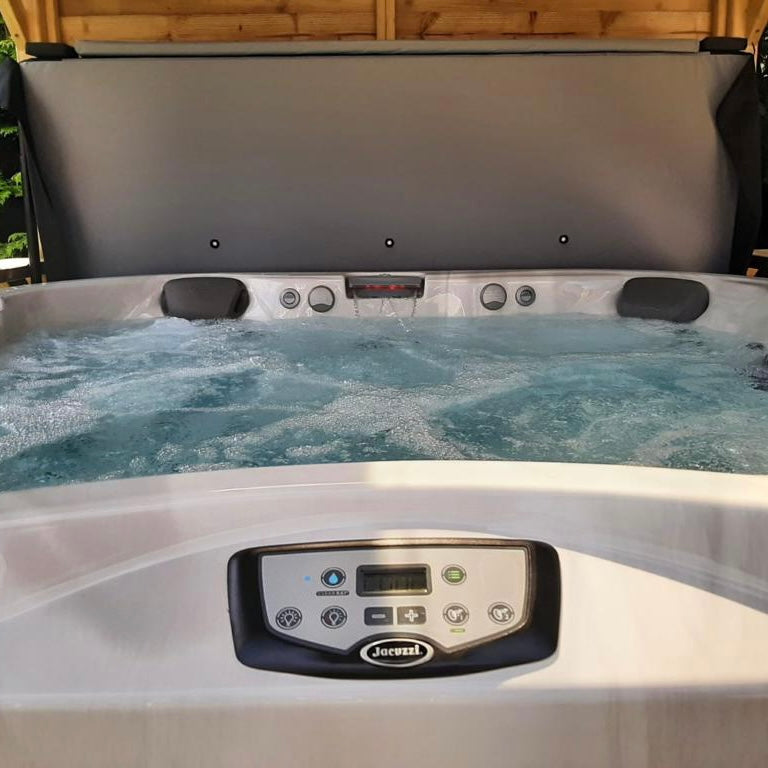 Jacuzzi® J335IP™