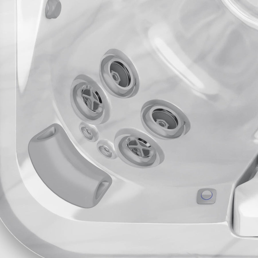 Close-up of the J-508L seat jets and headrest