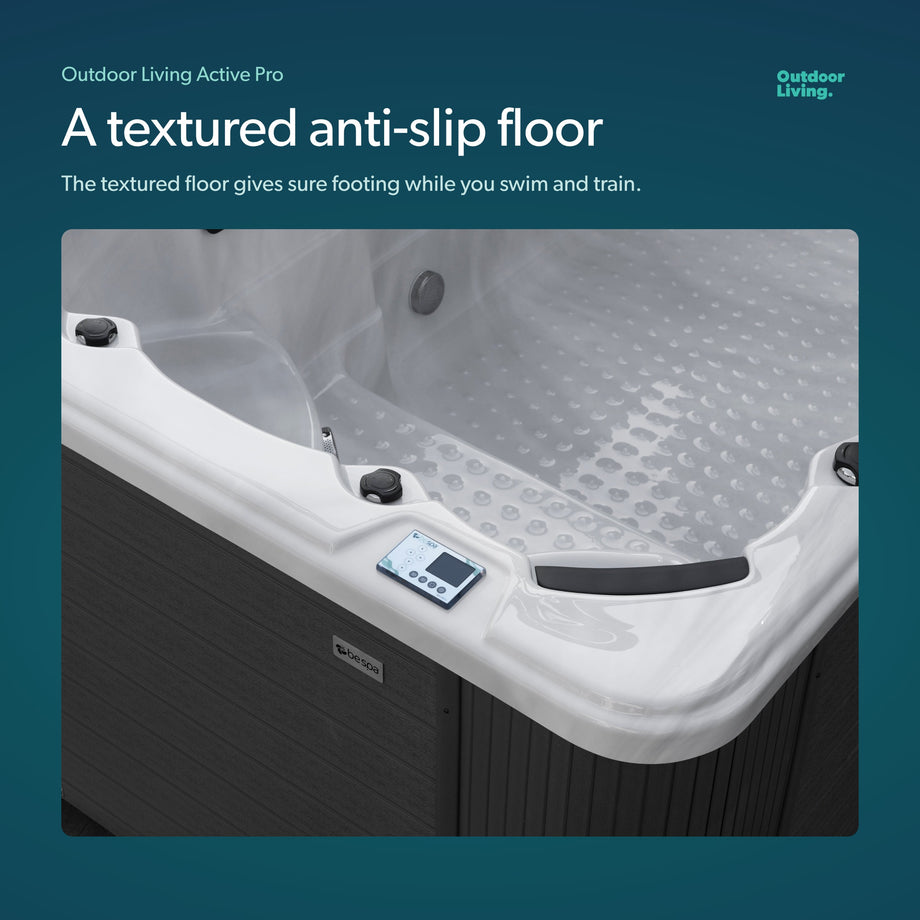The textured anti-slip floor of the Outdoor Living Active Pro
