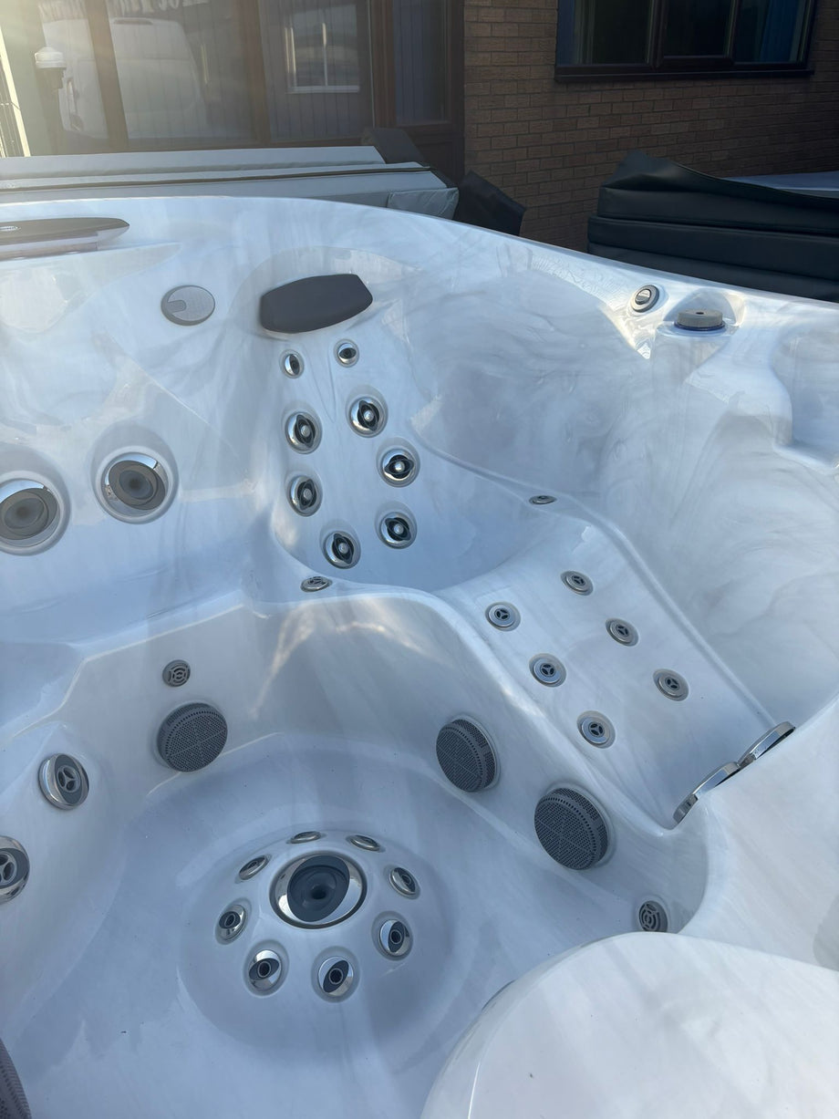 Jacuzzi® J475IP™ Hot Tub