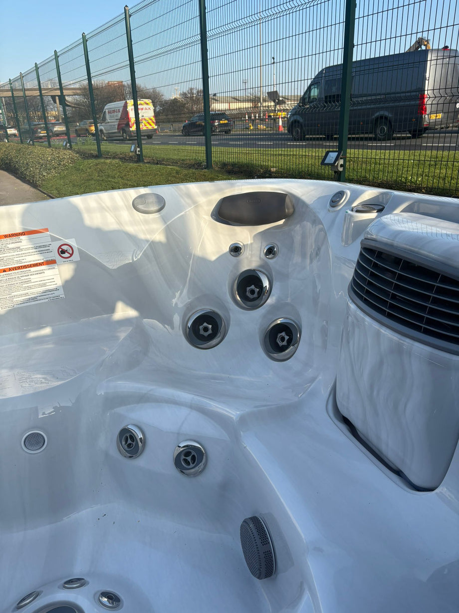 Jacuzzi® J475IP™ Hot Tub
