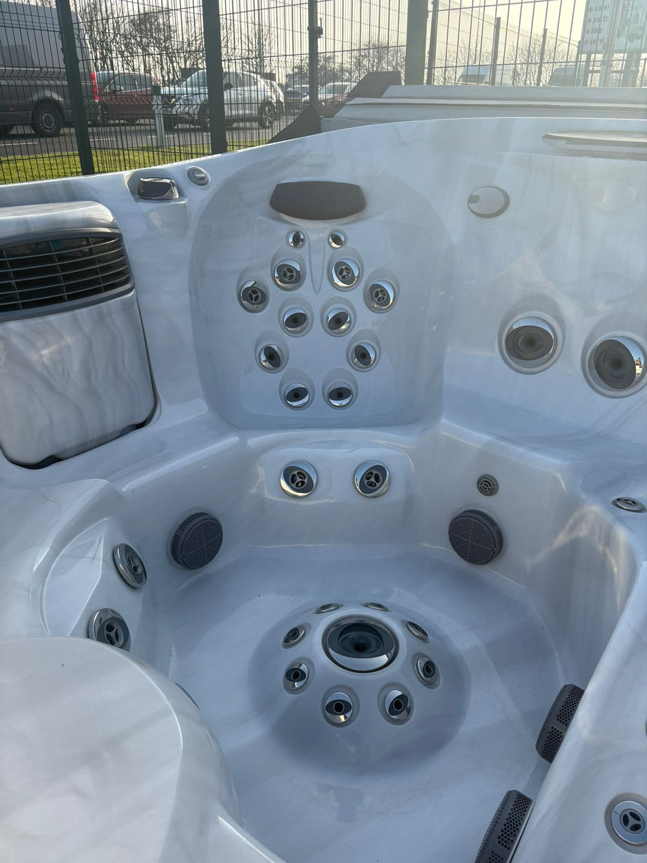 Jacuzzi® J475IP™ Hot Tub