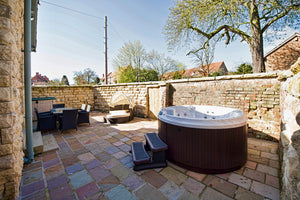 Jacuzzi® J210™ - 4 Person Hot Tub