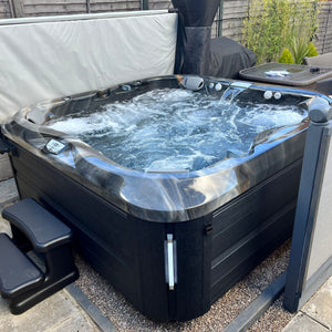 Jacuzzi® J375IP™ - 6 Person Hot Tub with 1 Lounger