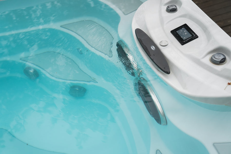 Jacuzzi® PowerActive™ J-16™ - 16ft Swim Spa