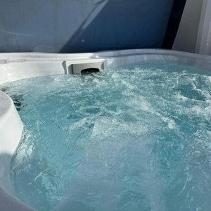 Jacuzzi® Lodge™M