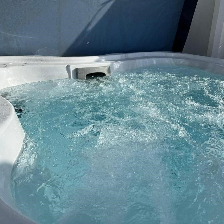 Jacuzzi® Lodge™ M - 4-5 Person Hot Tub