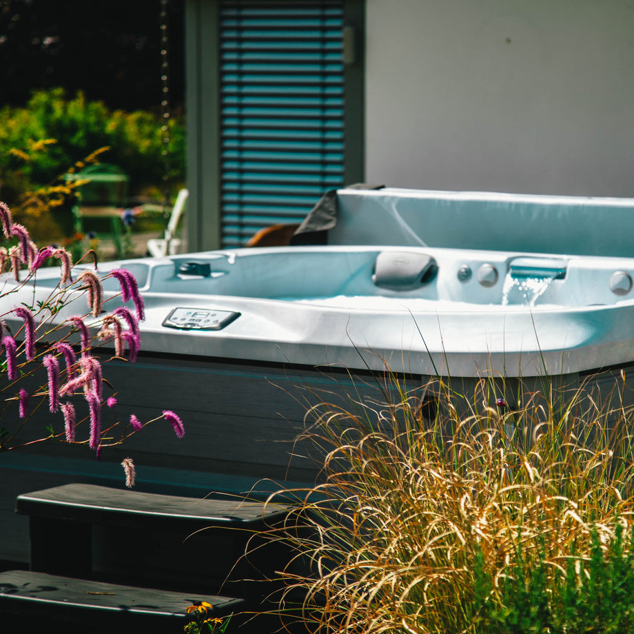 Jacuzzi® J335IP™