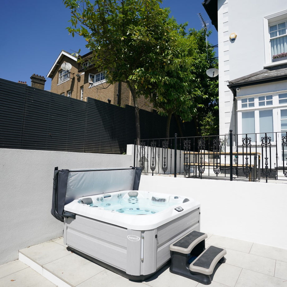 Jacuzzi® J335IP™