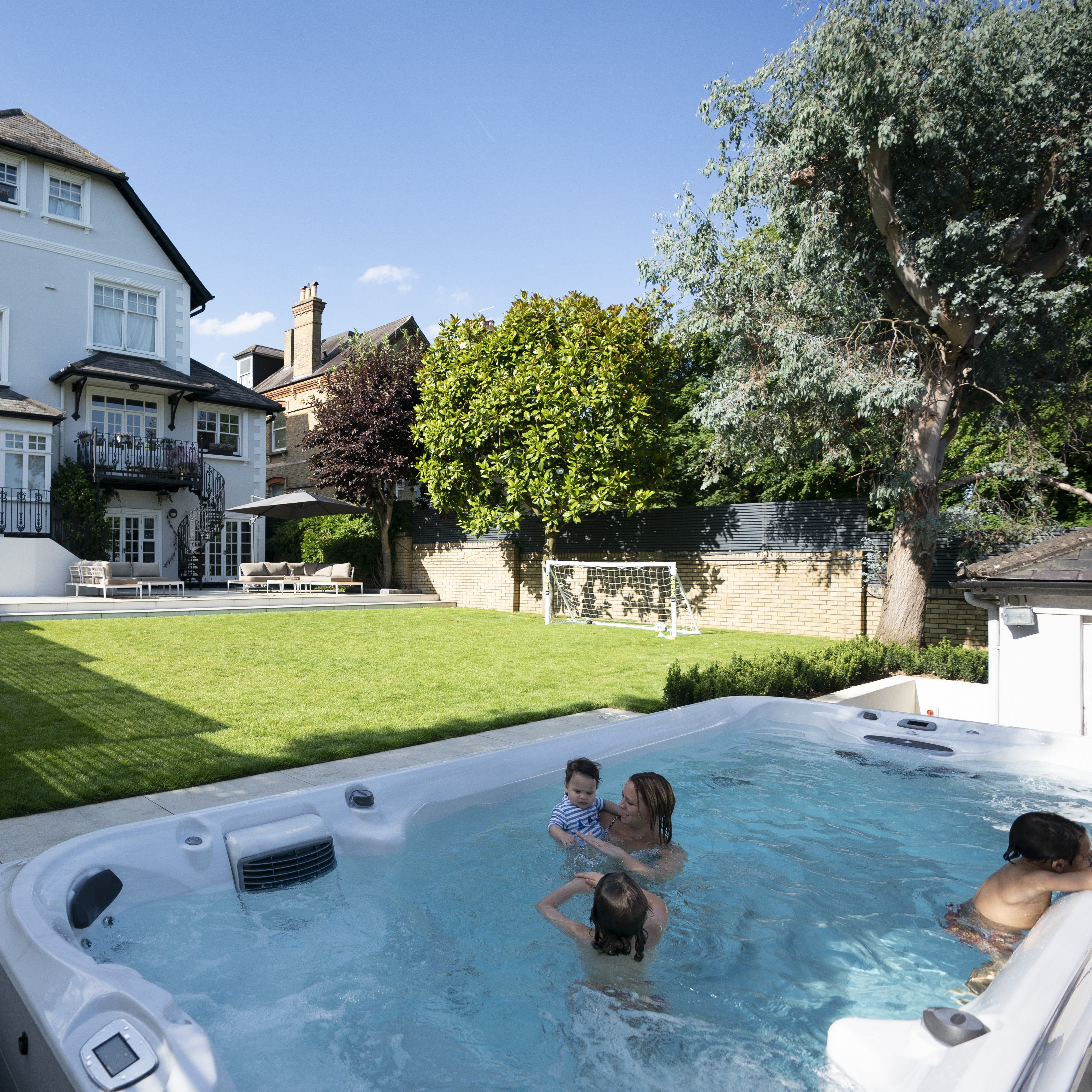 Jacuzzi® Powerpro™ J-19™ - Swim Spa | Outdoor Living