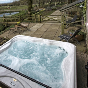 Jacuzzi® Lodge™M