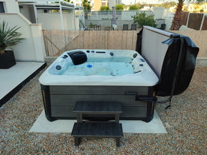 Outdoor Companion - 5 Person Hot Tub with 2 Loungers