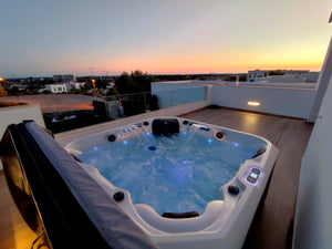 Outdoor Companion - 5 Person Hot Tub with 2 Loungers