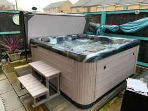 Outdoor Haze - 6 Person Hot Tub with 1 Lounger