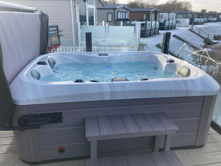 Outdoor Tahiti - 3 Person Hot Tub with 1 Lounger