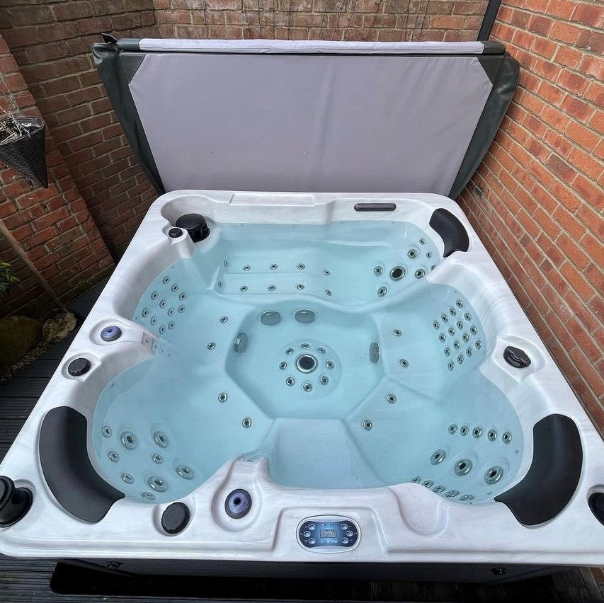 Outdoor Palma - 6 Person Hot Tub with 1 Lounger