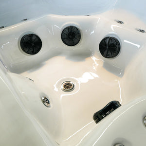 Outdoor Refresh - 6 Person Hot Tub with 1 Lounger