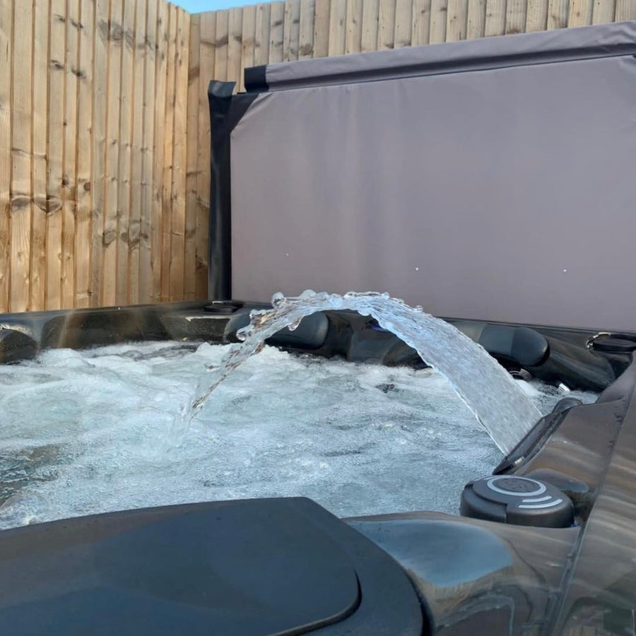 Outdoor Topaz - 3 Person Hot Tub with 2 Loungers